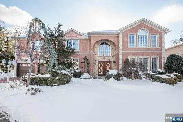 $1,650,000 | 6 Merrimack Court, Paramus, NJ 07652