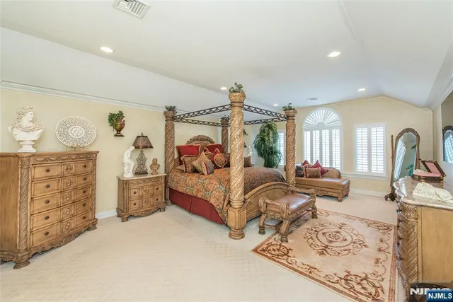 $1,750,000 | 6 Merrimack Court, Paramus, NJ 07652