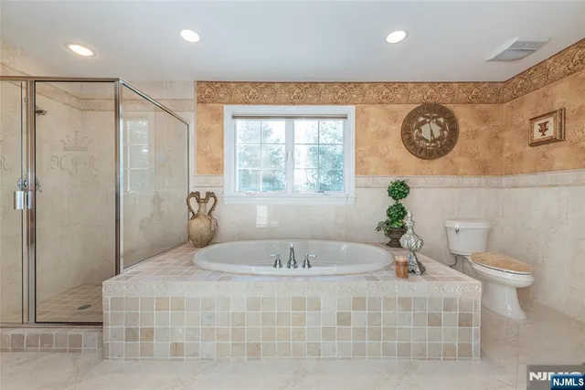 $1,750,000 | 6 Merrimack Court, Paramus, NJ 07652