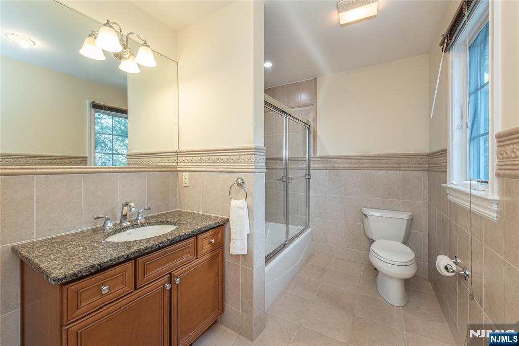 6 Merrimack Court Paramus, NJ 07652 - Photo 18 of 25