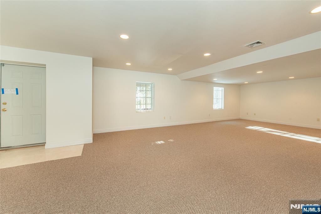 6 Merrimack Court Paramus, NJ 07652 - Photo 19 of 25