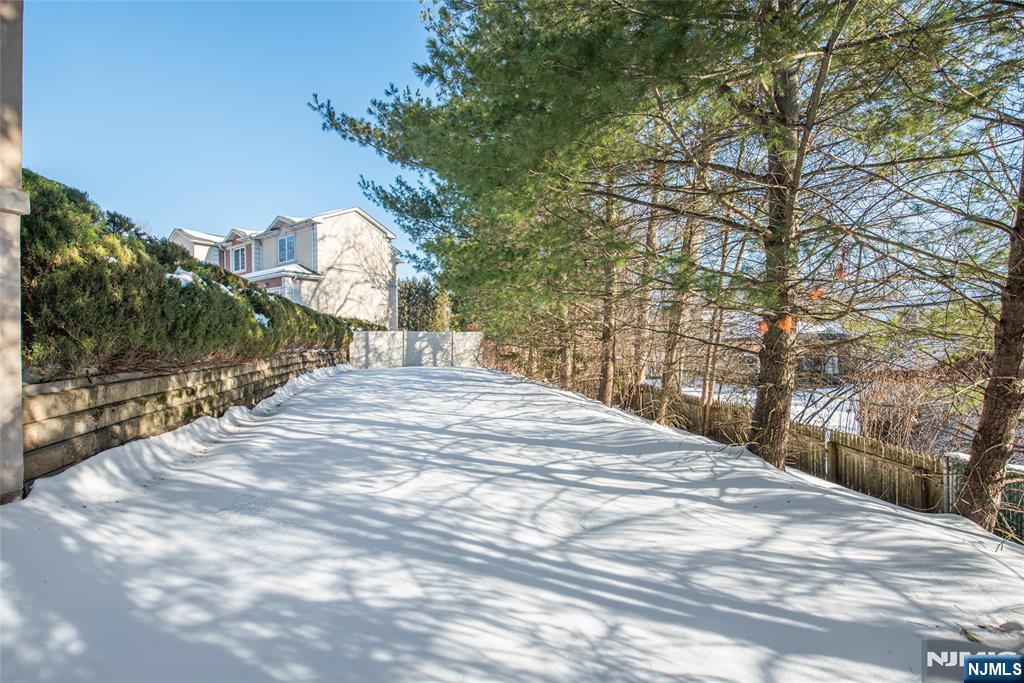 6 Merrimack Court Paramus, NJ 07652 - Photo 22 of 25