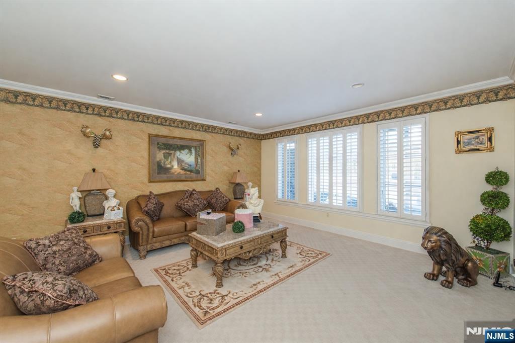 6 Merrimack Court Paramus, NJ 07652 - Photo 3 of 24