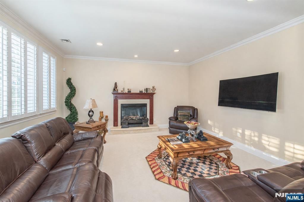 6 Merrimack Court Paramus, NJ 07652 - Photo 7 of 24