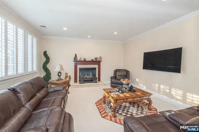 $1,750,000 | 6 Merrimack Court, Paramus, NJ 07652