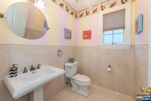 $1,750,000 | 6 Merrimack Court, Paramus, NJ 07652