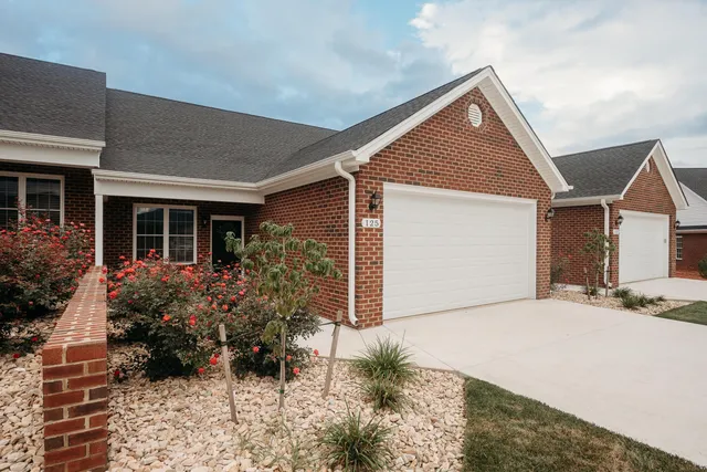 $399,900 | 174 Villa Oak Circle, Bedford, VA 24523