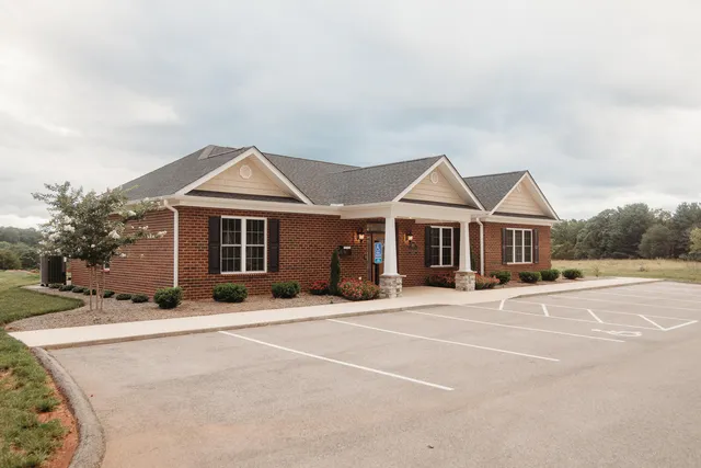 $399,900 | 174 Villa Oak Circle, Bedford, VA 24523