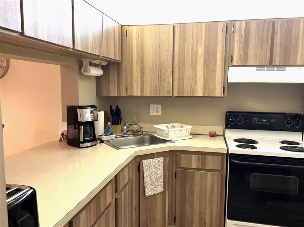 2655 Pine Ridge Way North, Unit B1 Palm Harbor, FL 34684 - Photo 14 of 40