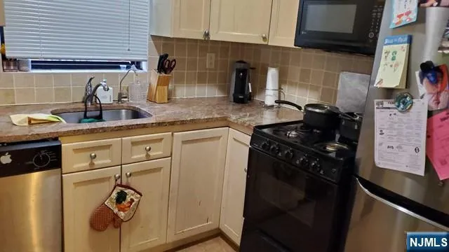 $319,900 | 2175 North Central Road, Unit A, Fort Lee, NJ 07024