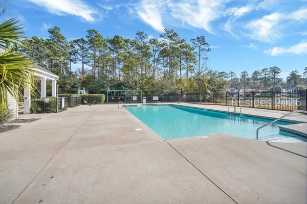 $565,000 | 7 Lakeside Drive, Bluffton, SC 29910