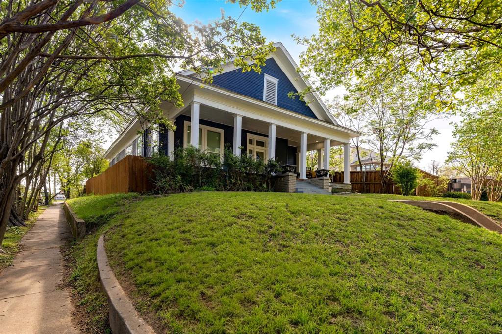 918 Elsbeth Street Dallas, TX 75208 - Photo 2 of 35