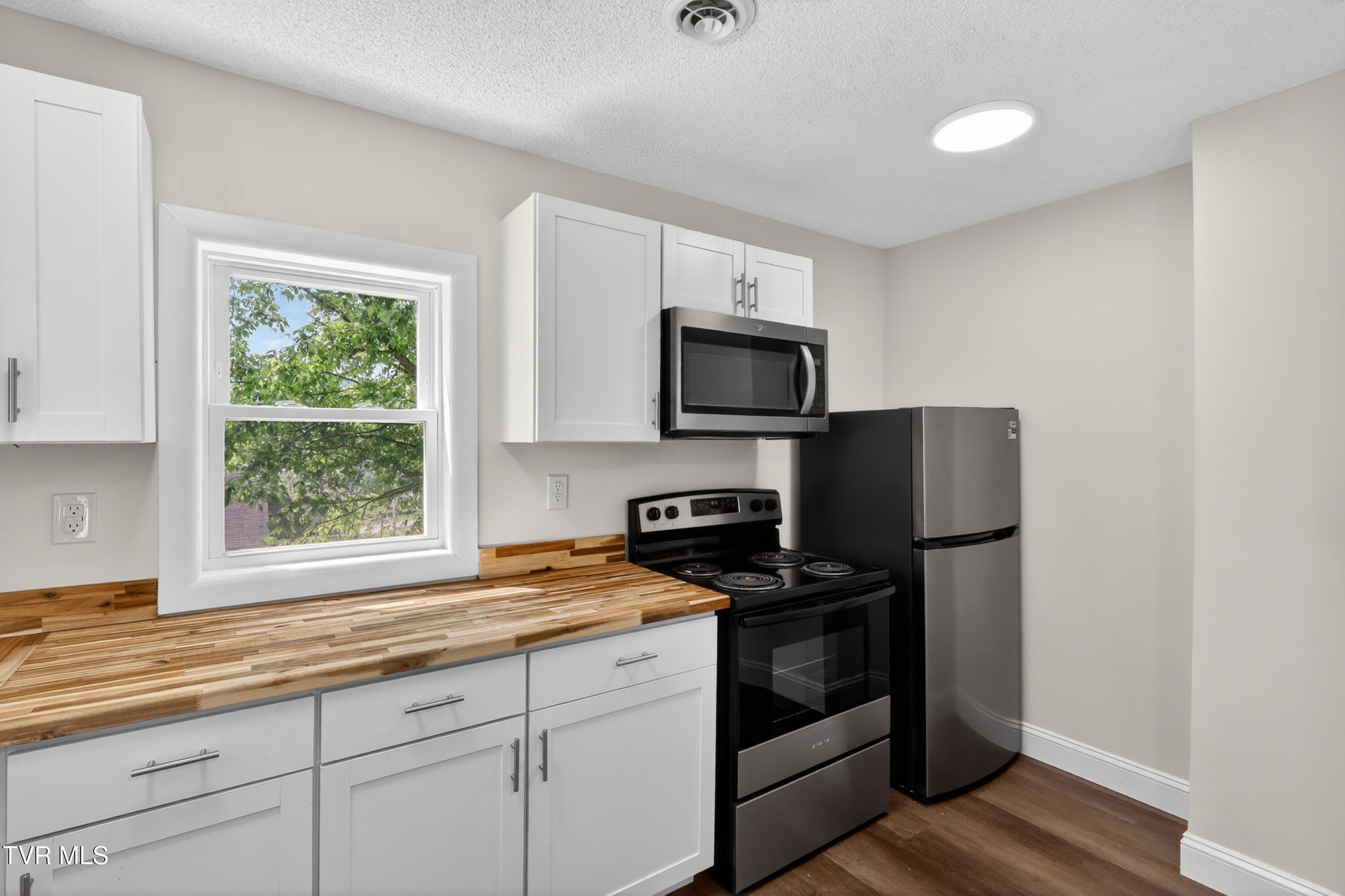 509 Rogan Street Kingsport, TN 37660 - Photo 11 of 26 509-Rogan-St-Kingsport-Windowstill 10