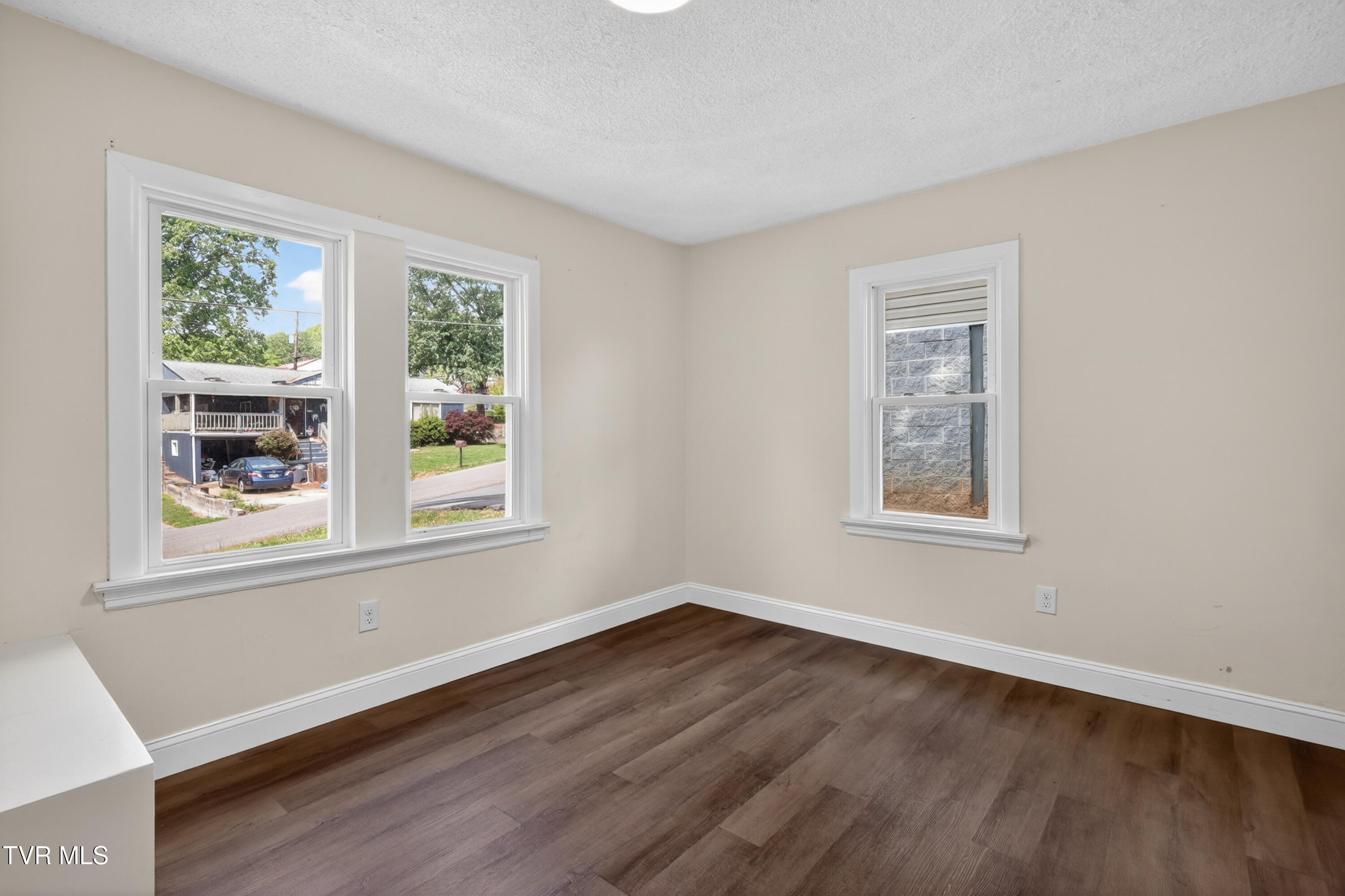 509 Rogan Street Kingsport, TN 37660 - Photo 12 of 26 509-Rogan-St-Kingsport-Windowstill 20