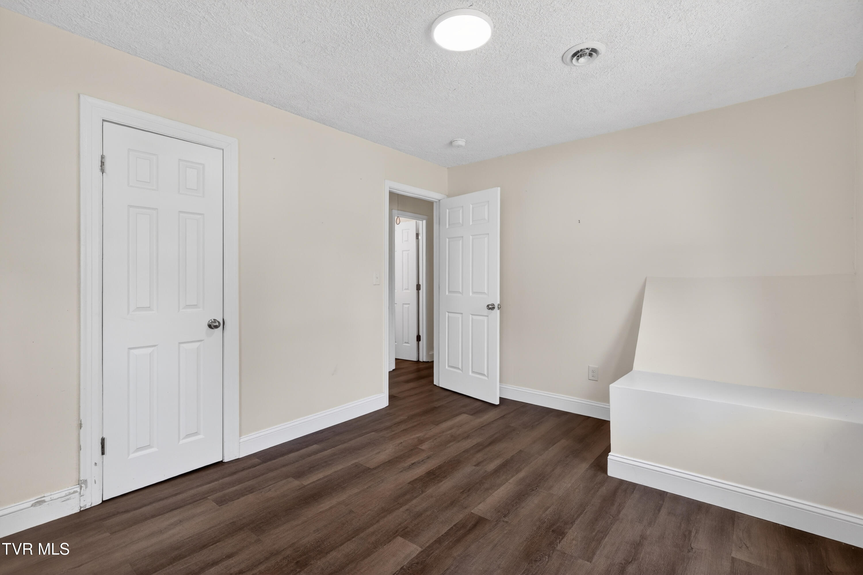 509 Rogan Street Kingsport, TN 37660 - Photo 13 of 26 509-Rogan-St-Kingsport-Windowstill 21