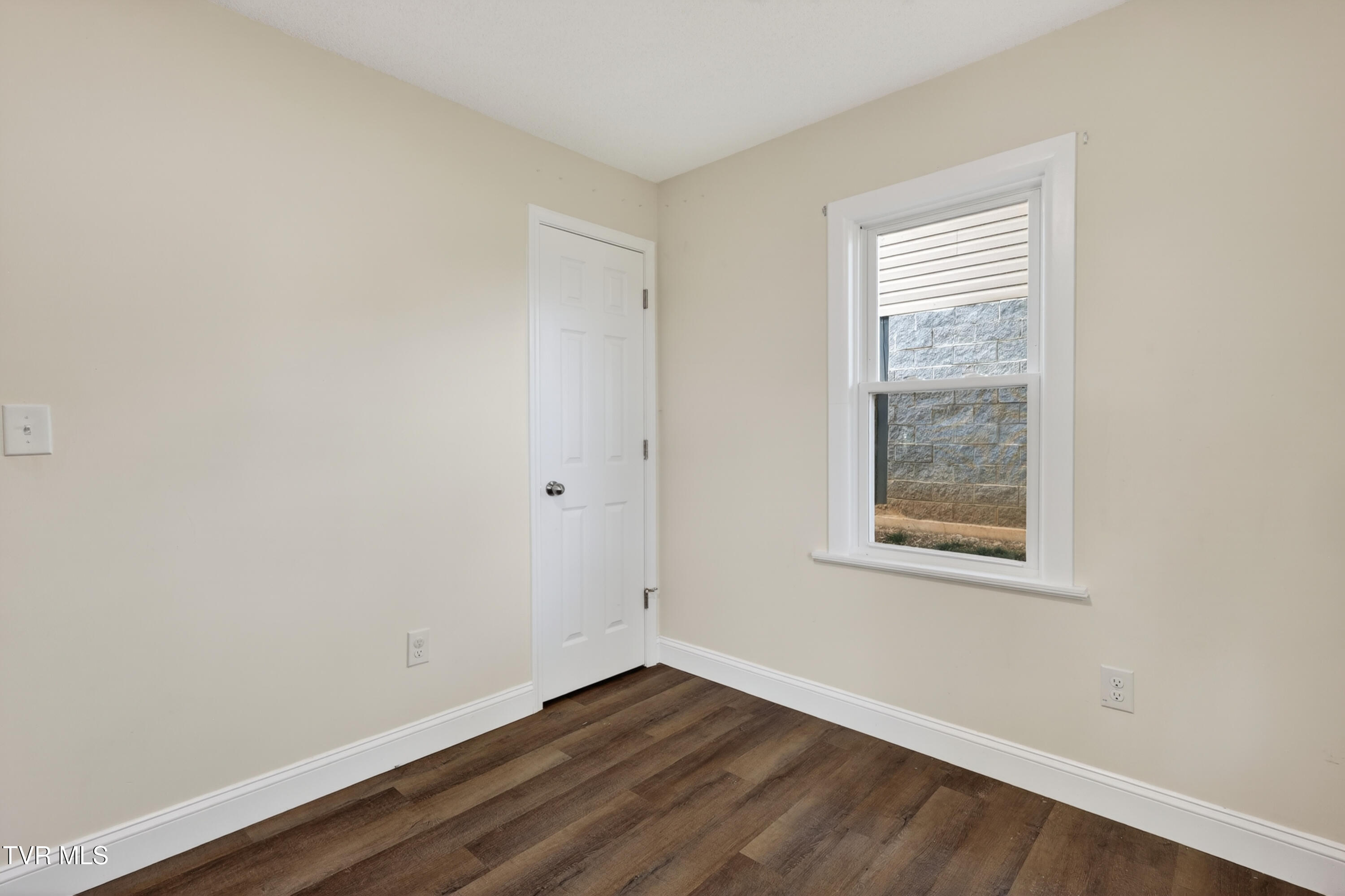 509 Rogan Street Kingsport, TN 37660 - Photo 14 of 26 509-Rogan-St-Kingsport-Windowstill 23