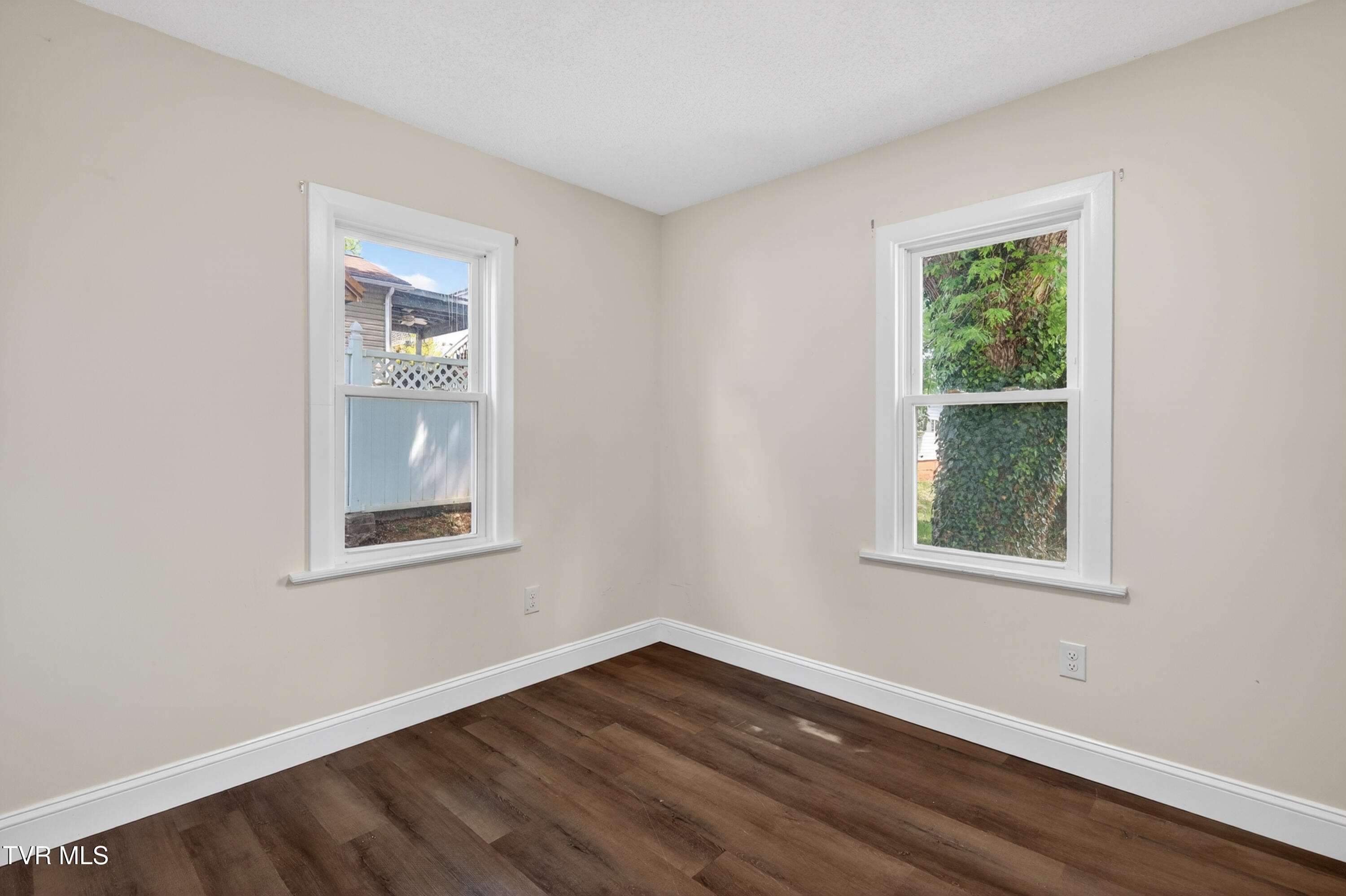 509 Rogan Street Kingsport, TN 37660 - Photo 15 of 26 509-Rogan-St-Kingsport-Windowstill 22