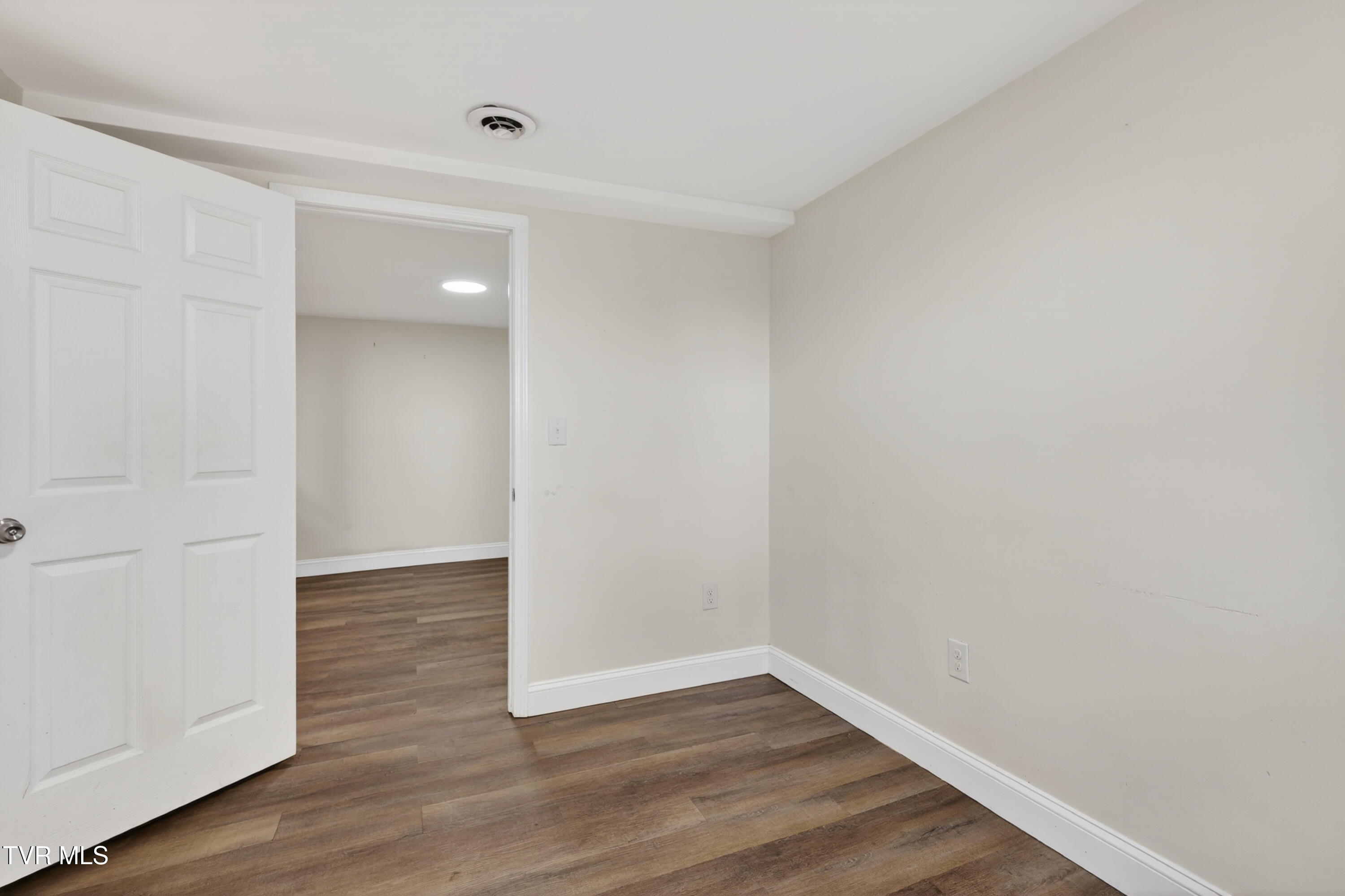 509 Rogan Street Kingsport, TN 37660 - Photo 19 of 26 509-Rogan-St-Kingsport-Windowstill 15