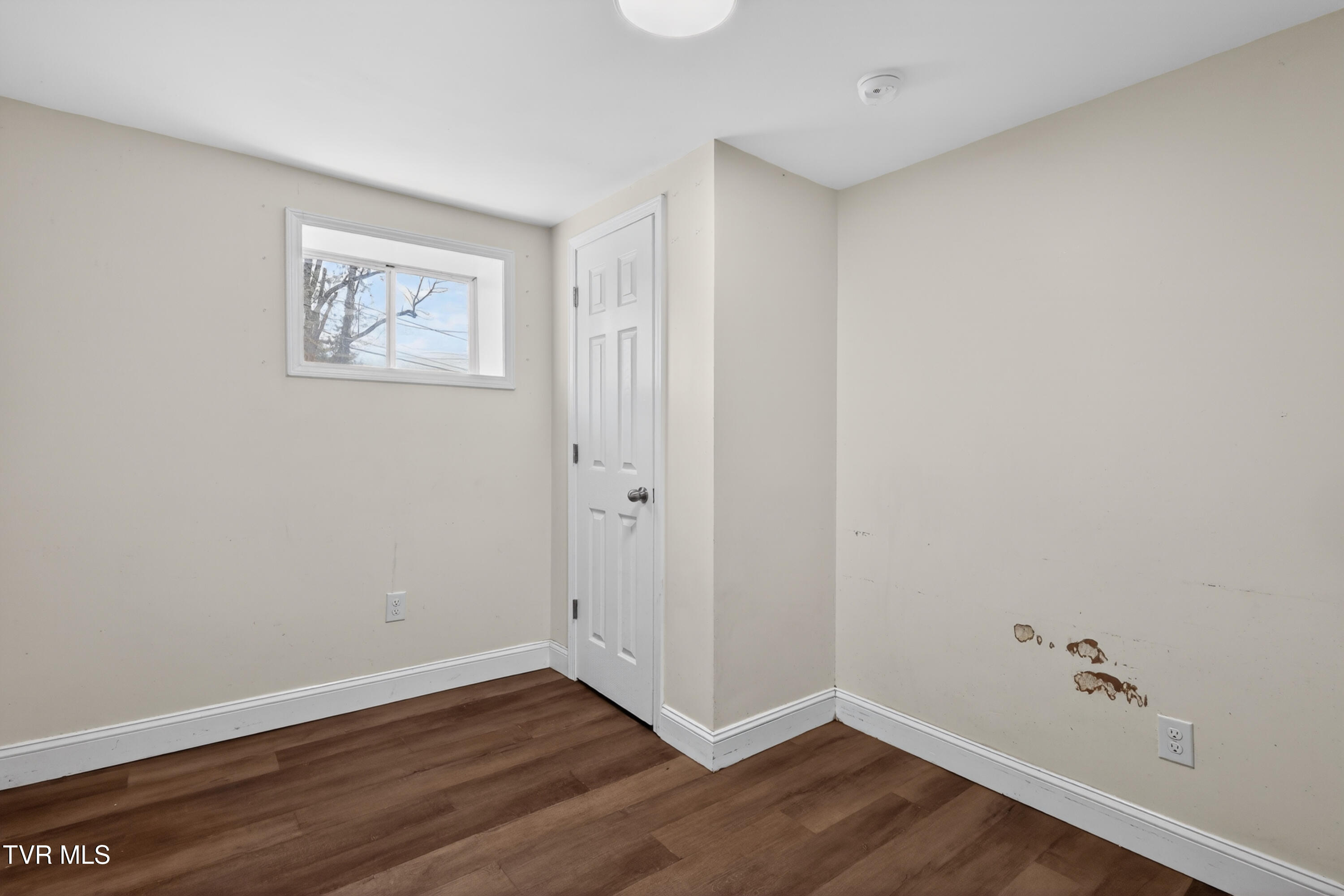 509 Rogan Street Kingsport, TN 37660 - Photo 20 of 26 509-Rogan-St-Kingsport-Windowstill 14