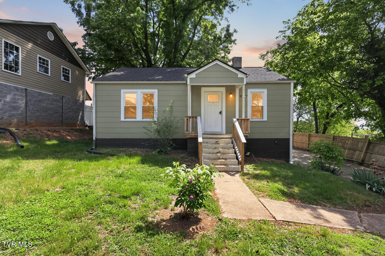 509 Rogan Street Kingsport, TN 37660 - Photo 2 of 26 509-Rogan-St-Kingsport-Windowstill
