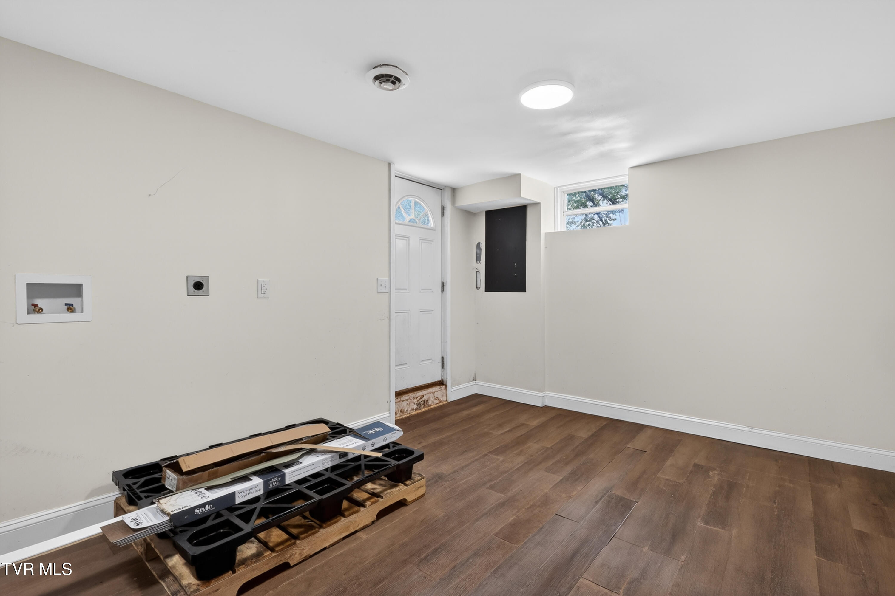 509 Rogan Street Kingsport, TN 37660 - Photo 21 of 26 509-Rogan-St-Kingsport-Windowstill 6