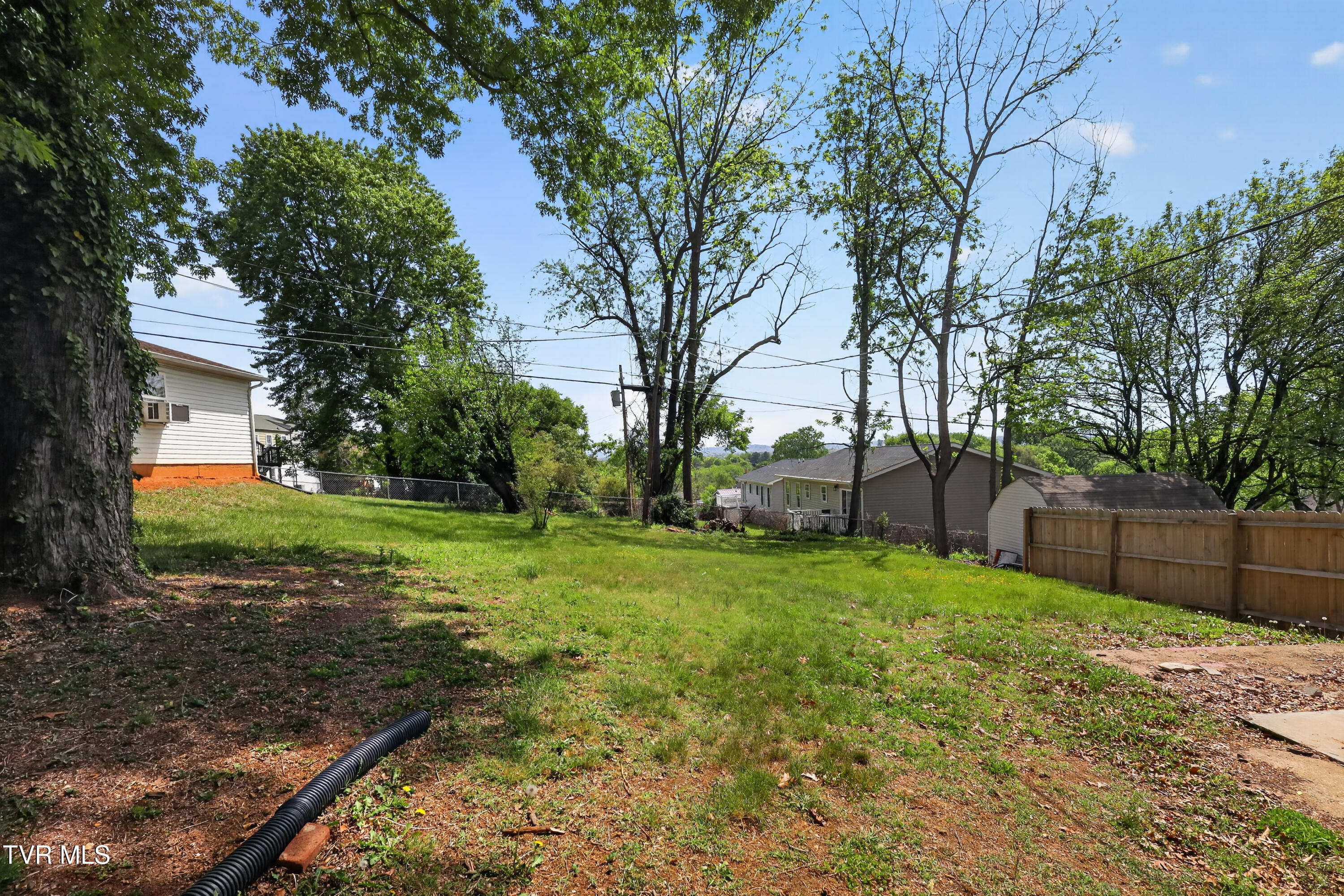 509 Rogan Street Kingsport, TN 37660 - Photo 26 of 26 509-Rogan-St-Kingsport-Windowstill 27
