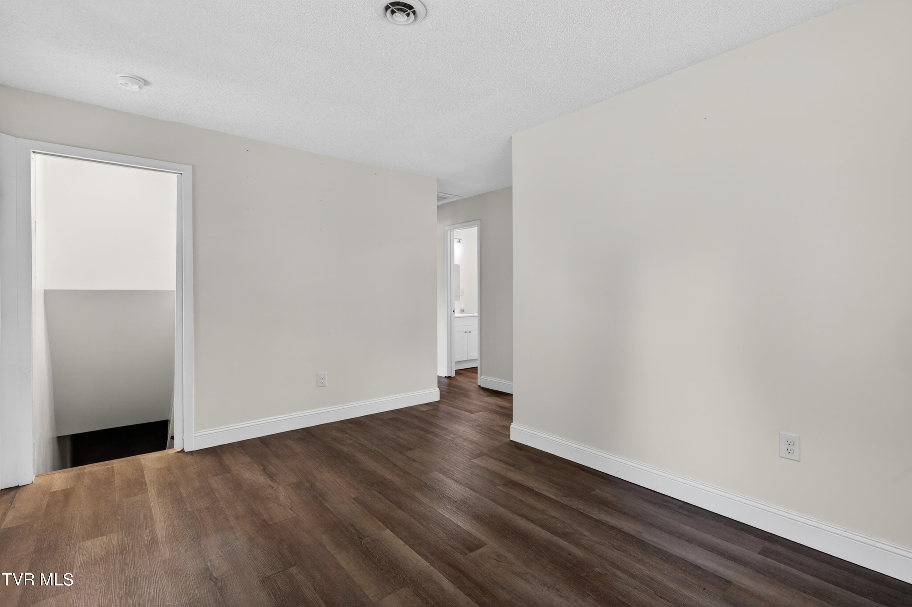 509 Rogan Street Kingsport, TN 37660 - Photo 6 of 26 509-Rogan-St-Kingsport-Windowstill 16