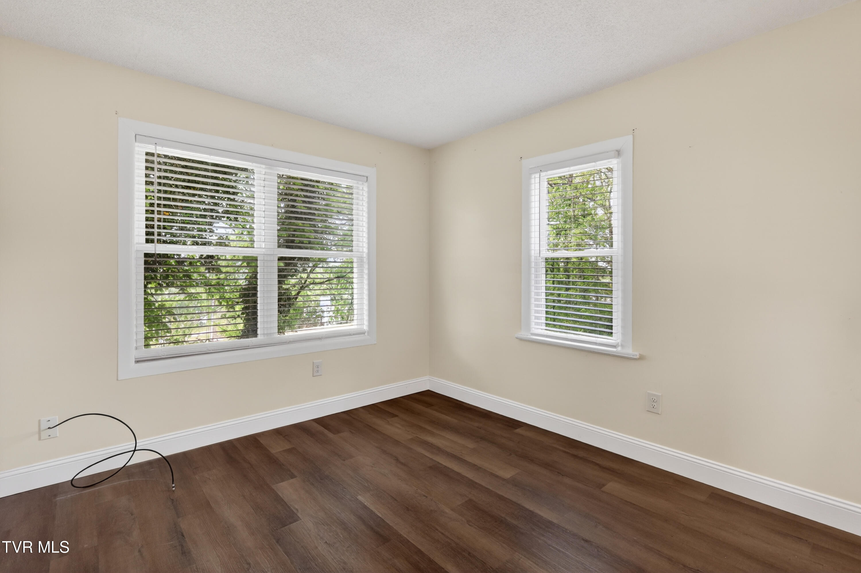 509 Rogan Street Kingsport, TN 37660 - Photo 7 of 26 509-Rogan-St-Kingsport-Windowstill 18