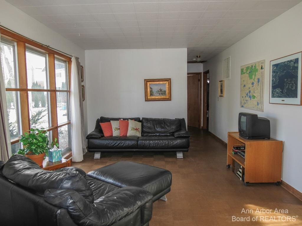 10160 Buhl Road Pinckney, MI 48169 - Photo 7 of 20 Photo 7