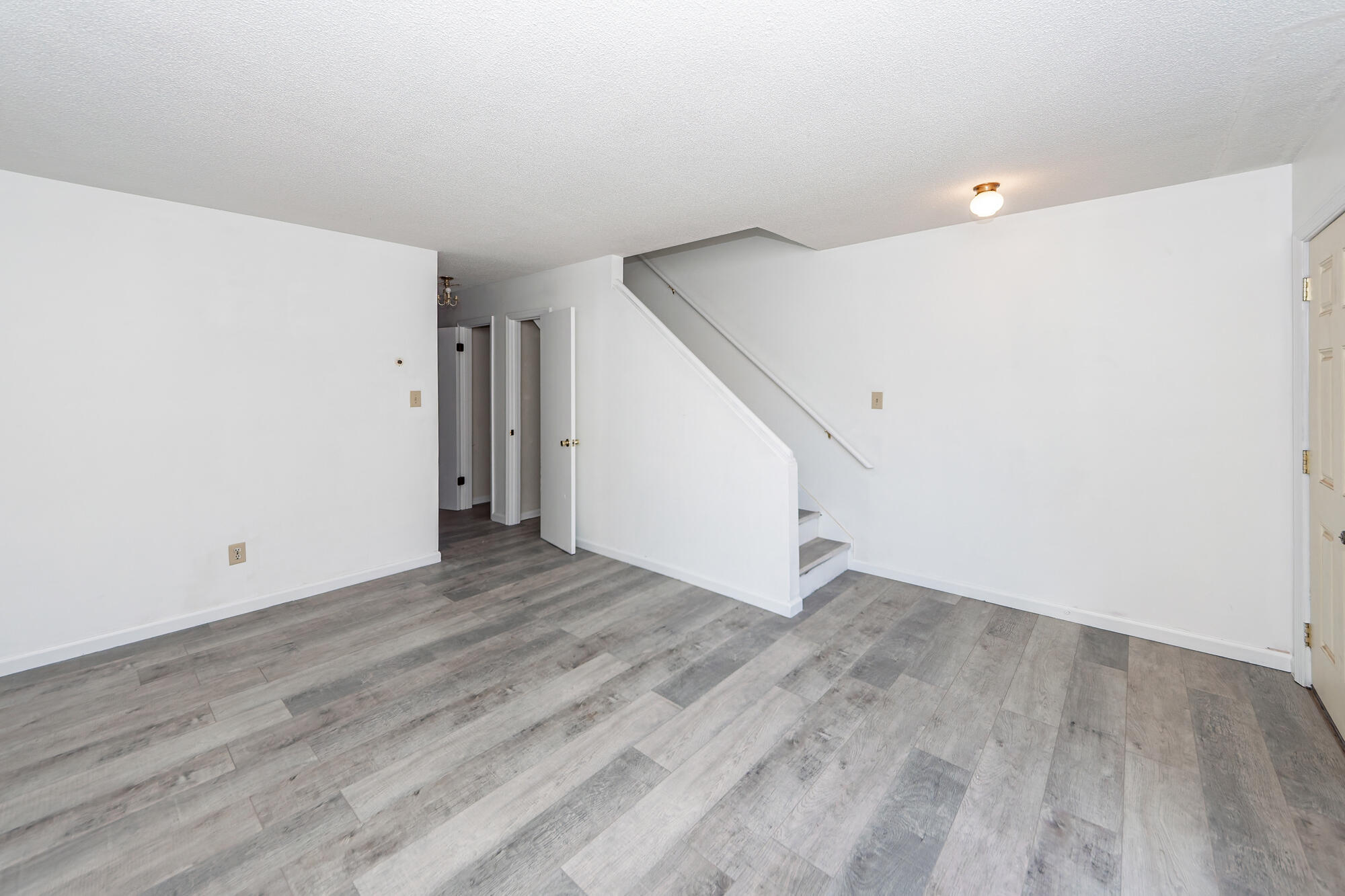 114 Colonial Court Summerville, SC 29483 - Photo 5 of 23 05