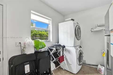 $1,295,000 | 18641 Northeast 21st Avenue, Miami, FL 33179