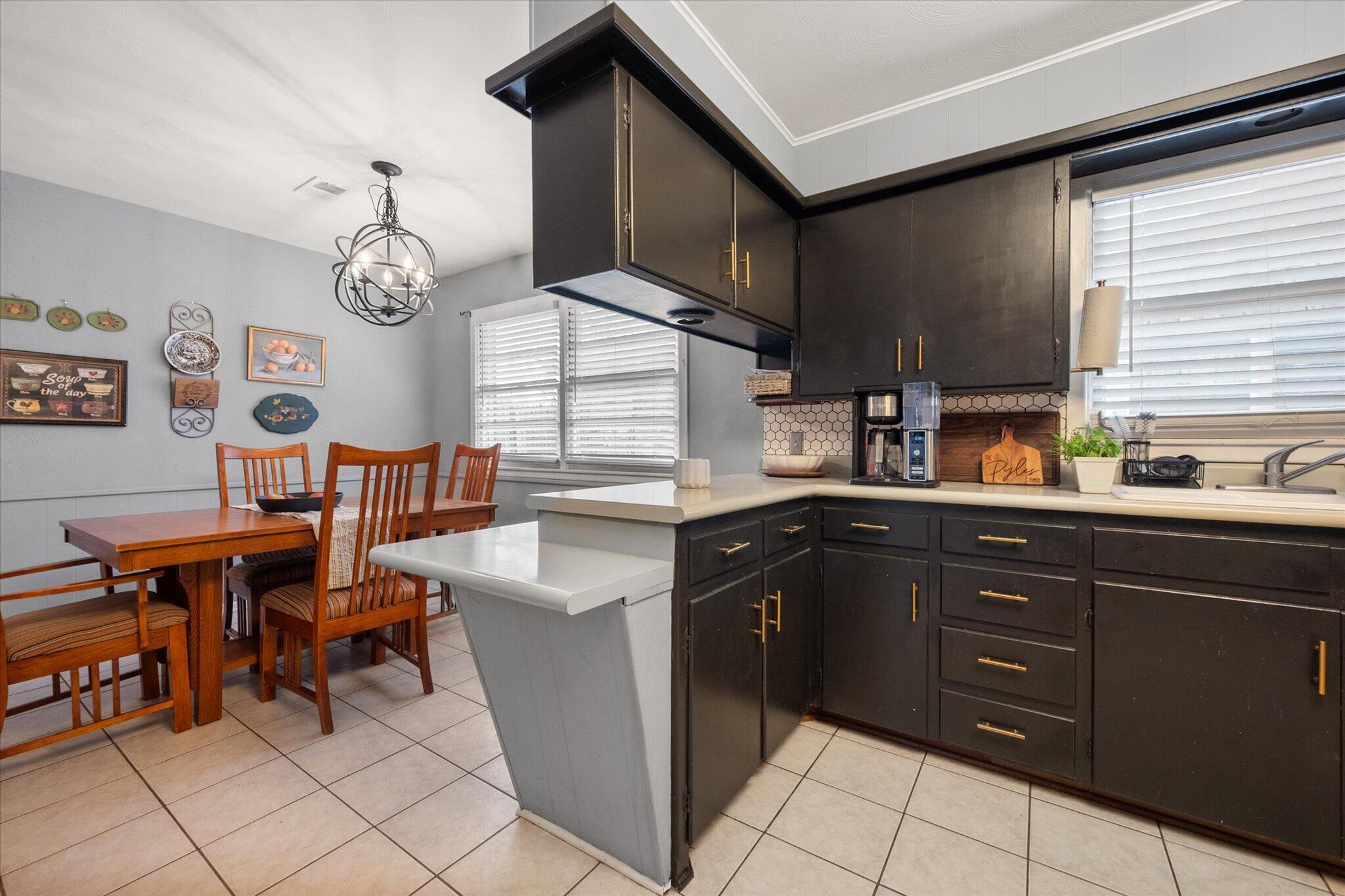 2313 52nd Street Lubbock, TX 79412 - Photo 12 of 37 21-2312 52nd St1122