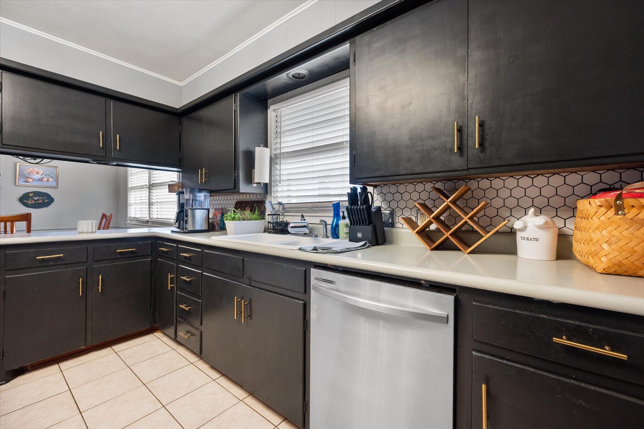 2313 52nd Street Lubbock, TX 79412 - Photo 15 of 37 22-2312 52nd St1137