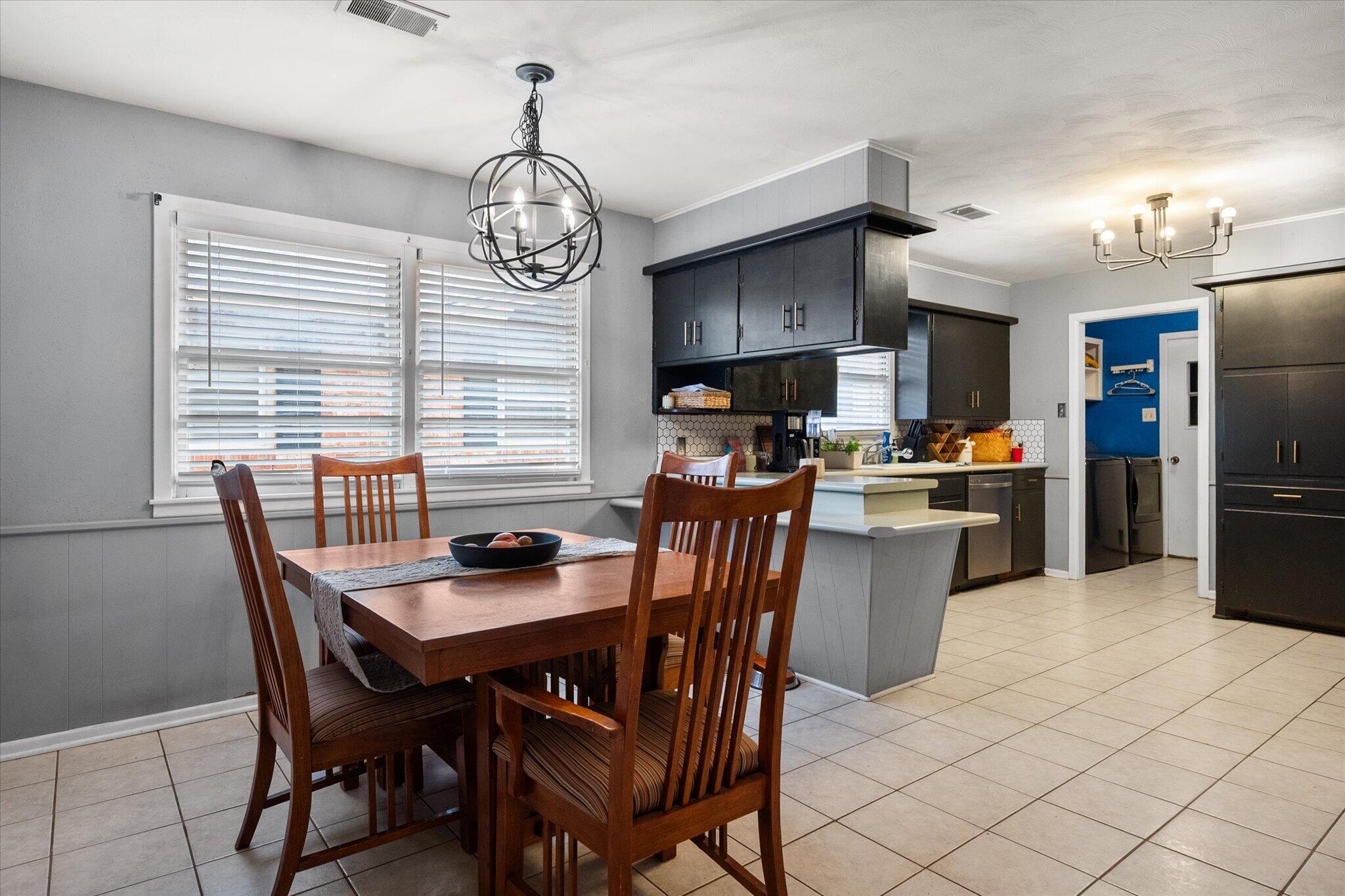 2313 52nd Street Lubbock, TX 79412 - Photo 8 of 37 17-2312 52nd St1267