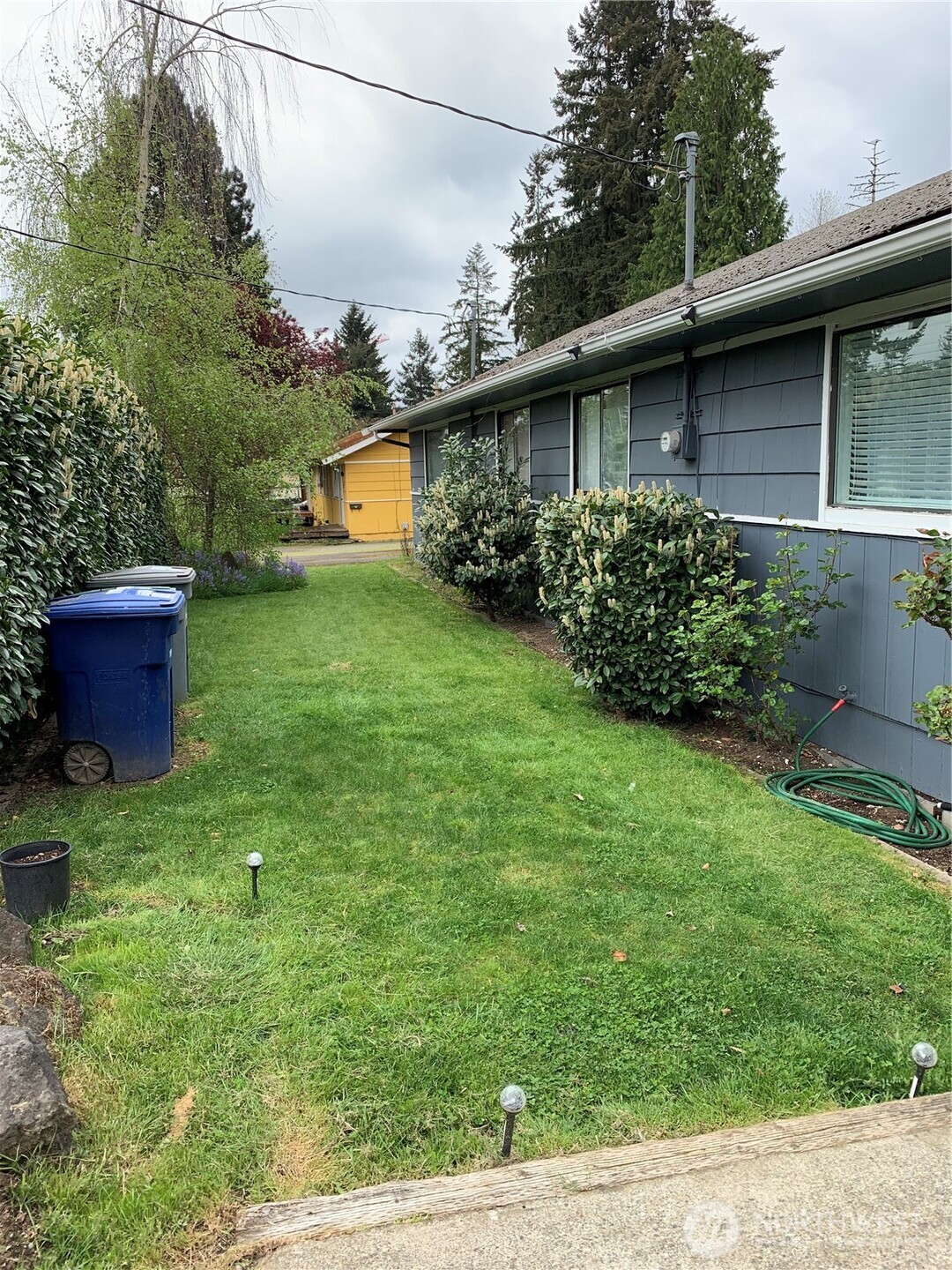 1429 Kirkland Avenue Northeast Renton, WA 98056 - Photo 14 of 19 a backyard of a house with lots of green space