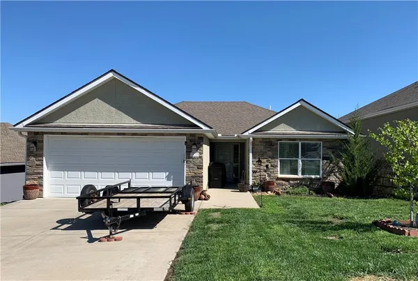 $285,000 | 903 Ingleside Drive, Pleasant Hill, MO 64080