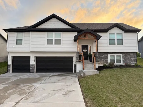 $444,900 | 11848 North Kentucky Avenue, Kansas City, MO 64157