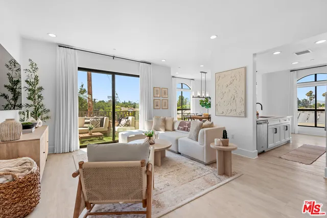 $1,095,000 | 5015 Balboa Boulevard, Unit 408, Encino, CA 91316