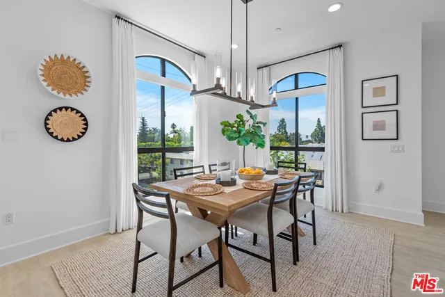 $1,095,000 | 5015 Balboa Boulevard, Unit 408, Encino, CA 91316