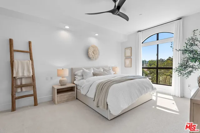 $1,095,000 | 5015 Balboa Boulevard, Unit 408, Encino, CA 91316