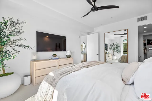 $1,095,000 | 5015 Balboa Boulevard, Unit 408, Encino, CA 91316