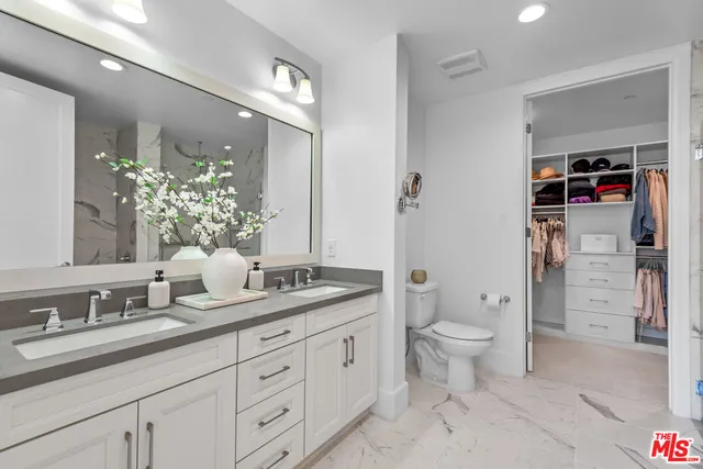 $1,095,000 | 5015 Balboa Boulevard, Unit 408, Encino, CA 91316