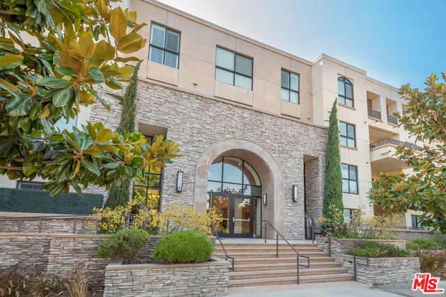 $1,095,000 | 5015 Balboa Boulevard, Unit 408, Encino, CA 91316
