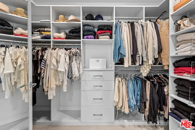 $1,095,000 | 5015 Balboa Boulevard, Unit 408, Encino, CA 91316