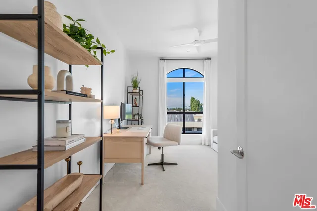 $1,095,000 | 5015 Balboa Boulevard, Unit 408, Encino, CA 91316