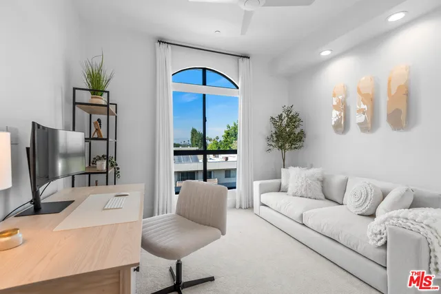 $1,095,000 | 5015 Balboa Boulevard, Unit 408, Encino, CA 91316