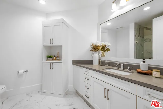 $1,095,000 | 5015 Balboa Boulevard, Unit 408, Encino, CA 91316