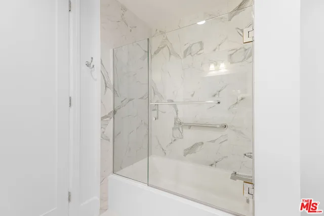 $1,095,000 | 5015 Balboa Boulevard, Unit 408, Encino, CA 91316