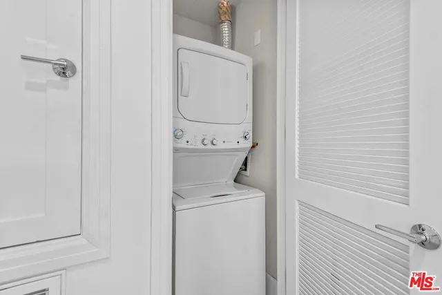 $1,095,000 | 5015 Balboa Boulevard, Unit 408, Encino, CA 91316