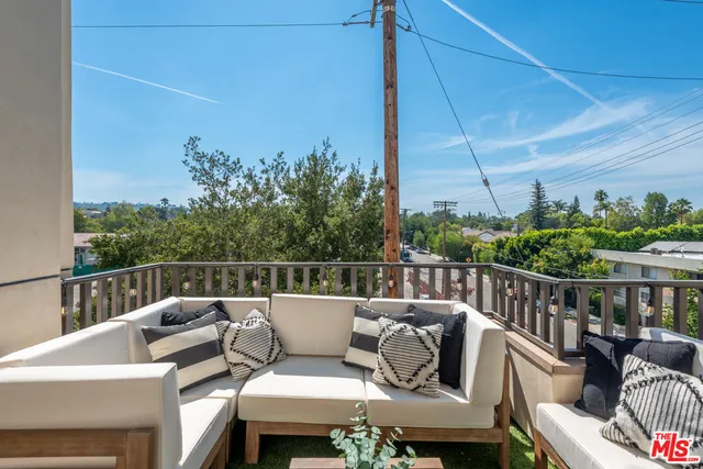 $1,095,000 | 5015 Balboa Boulevard, Unit 408, Encino, CA 91316